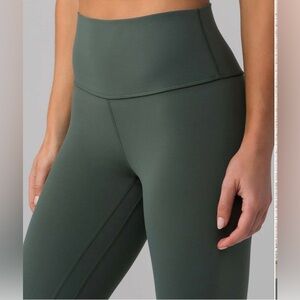 LULULEMON Aligns in Dark Forest